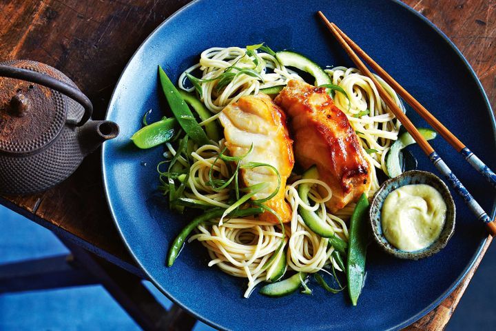 Готовим Fish Miso fish with noodles and wasabi mayonnaise