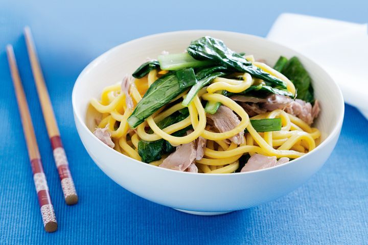 Cooking Fish Noodles with tuna and Asian greens