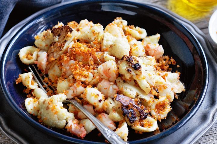 Cooking Fish Pasta with prawns, cauliflower and pangrattato