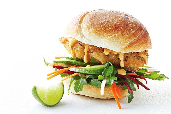 Готовим Fish Rainbow slaw and fish burger
