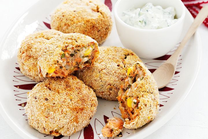 Cooking Fish Salmon patties with minted yoghurt