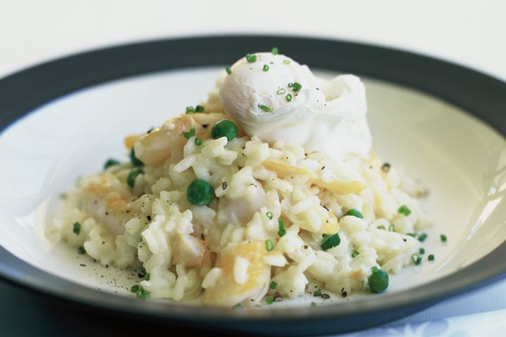 Готовим Fish Smoked fish risotto with poached eggs