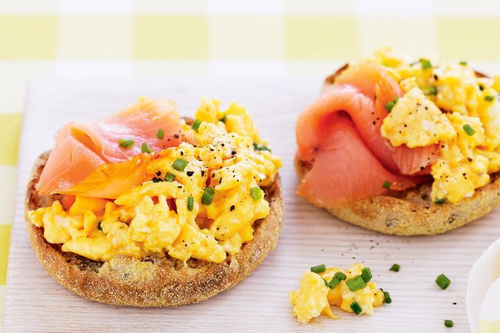 Cooking Fish Smoked salmon with microwave scrambled eggs