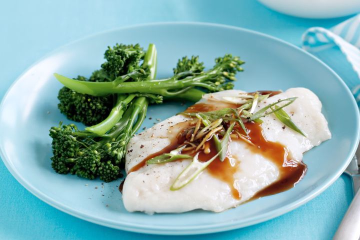 Готовим Fish Soy and ginger steamed fish with broccolini
