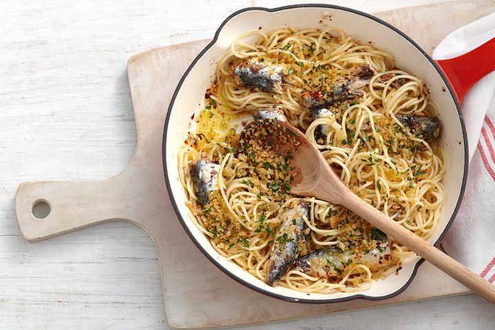 Cooking Fish Spaghetti with chilli sardines and garlic breadcrumbs