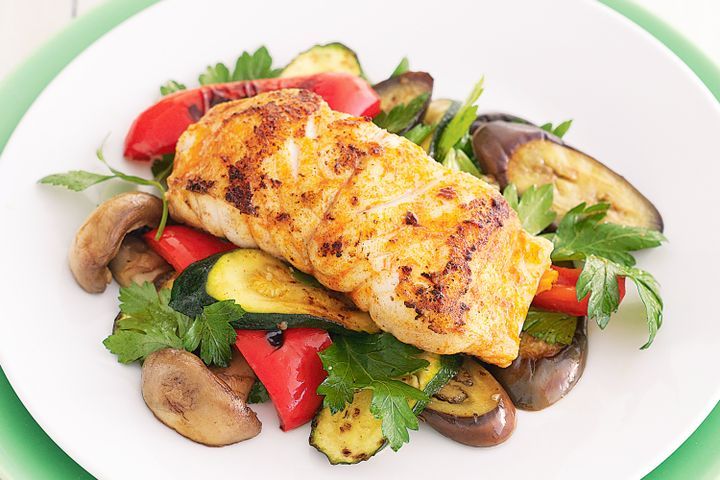 Готовим Fish Spiced fish with barbecued vegetable salad