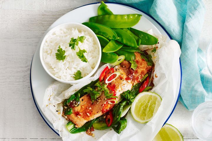Cooking Fish Steamed fish parcel with jasmine rice and snow peas