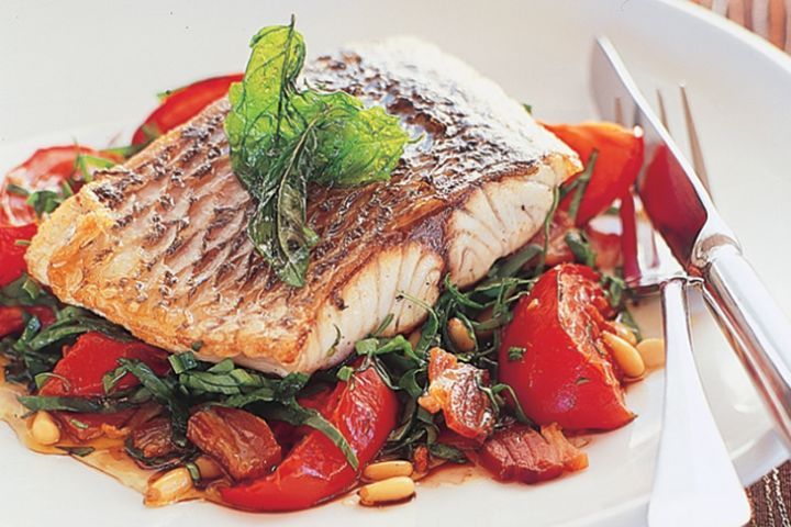 Cooking Fish Vine-ripened tomatoes and baby spinach salad with barramundi fillet