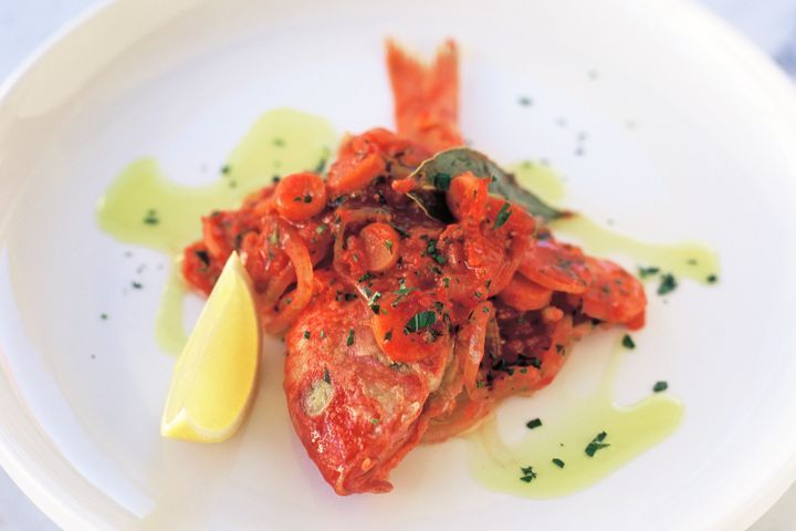 Cooking Fish Whole red mullet with tomato and olive oil