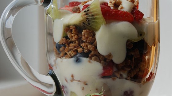 Cooking Health Summer Berry Parfait with Yogurt and Granola