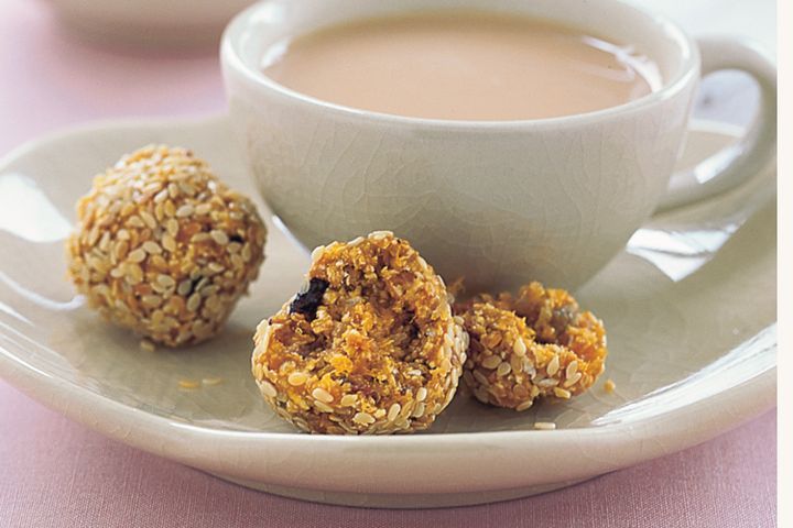 Cooking Child Apricot and muesli sesame balls