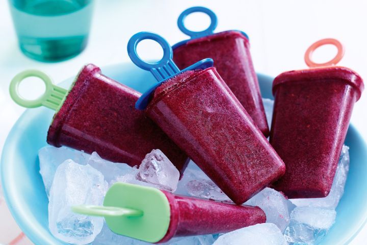 Cooking Child Berry smoothie ice-blocks