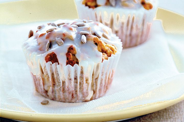 Cooking Child Carrot and sunflower seed muffins with lemon icing