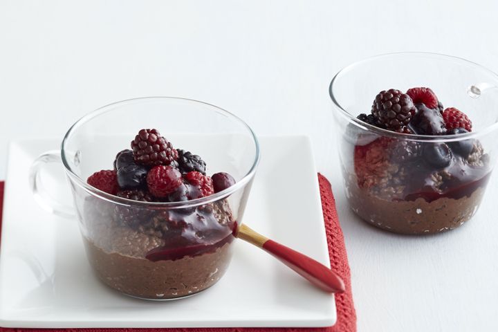 Cooking Child Chocolate chia seed and berry pudding