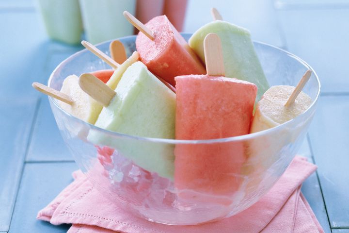 Cooking Child Melon paddle-pops