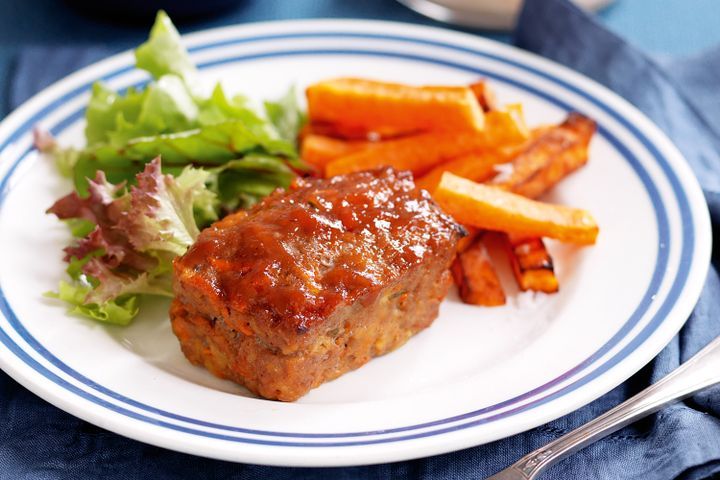 Cooking Meat Mini meatloaves with baked sweet potato chips