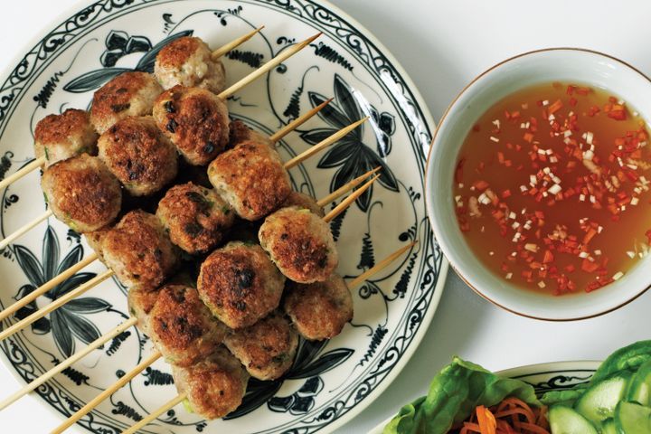 Готовим Meat Nem nuong (pork patties)