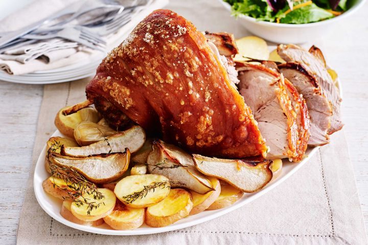 Cooking Meat One-dish pork roast with potato and pear