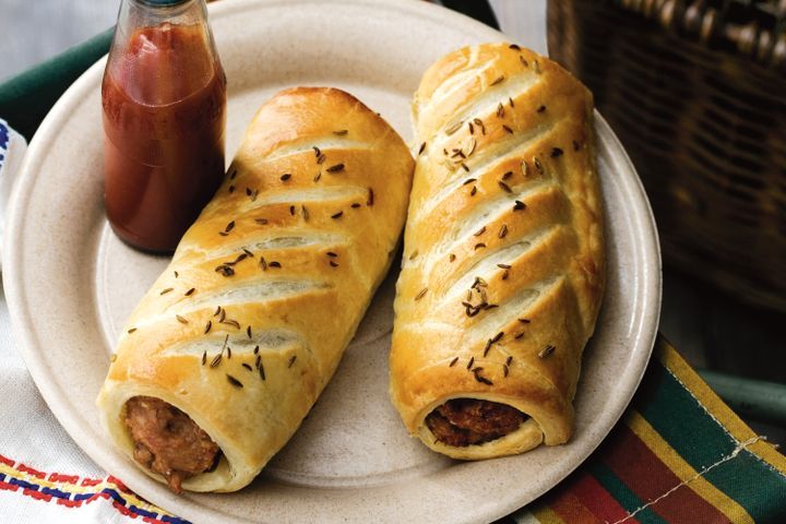 Готовим Meat Pork and onion sausage rolls