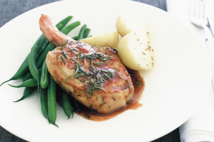 Готовим Meat Redcurrant and rosemary pork cutlets