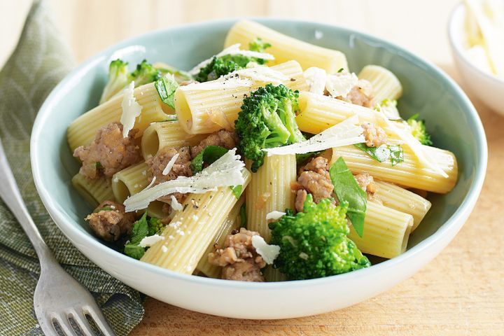 Cooking Meat Rigatoni with Italian sausage and broccoli