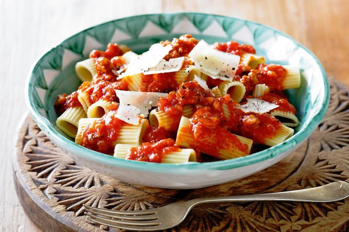 Cooking Meat Rigatoni with campidano sauce & pecorino