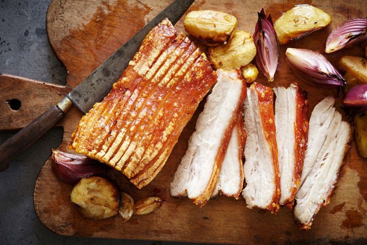 Готовим Meat Slow-roasted pork belly with apples