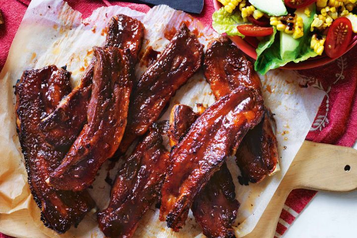 Cooking Meat Sticky pork ribs with cob salad