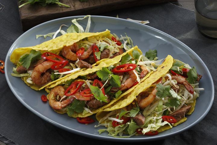 Cooking Meat Vietnamese crispy pancakes with prawn & pork