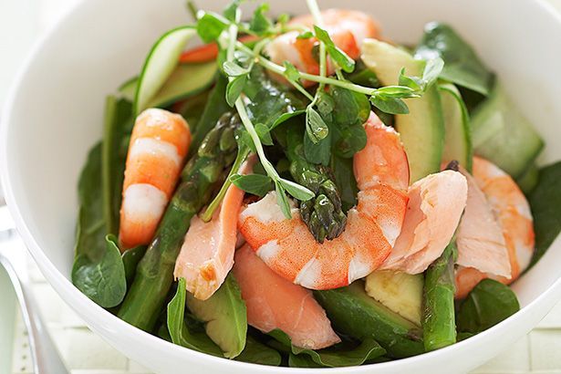 Cooking Salads Asparagus, salmon, prawn and spinach salad