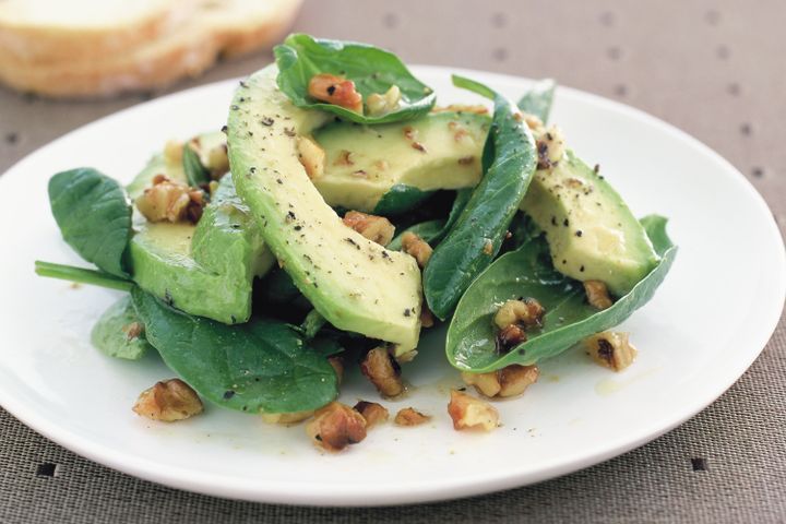 Cooking Salads Avocado, spinach and walnut salad