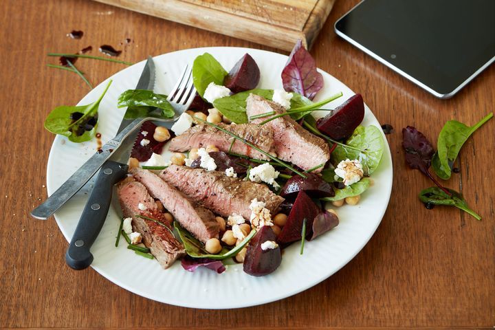 Cooking Salads Barbecue beef, beetroot and chickpea salad