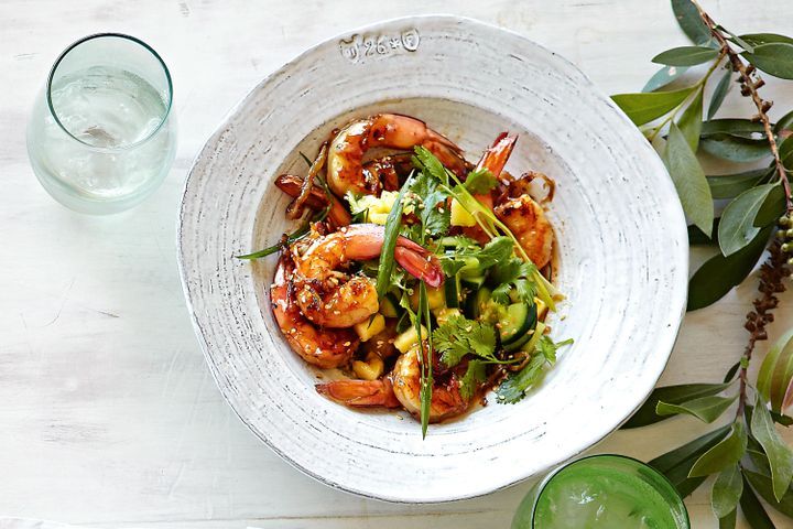 Cooking Salads Barbecued honey prawns with pineapple salad