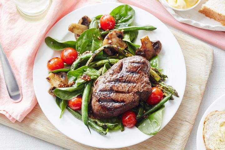 Cooking Salads Barbecued steaks with grilled summer salad