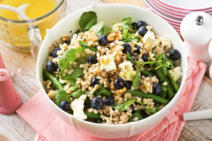 Cooking Salads Barley, blueberry and watercress salad
