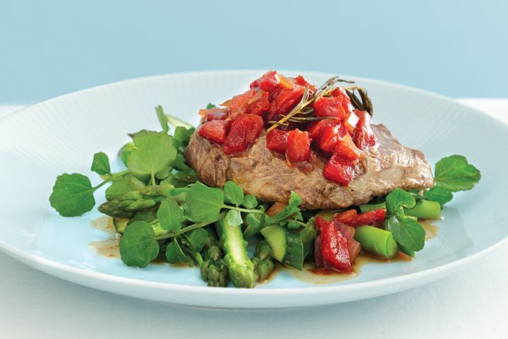 Cooking Salads Beef with capsicum relish and watercress salad