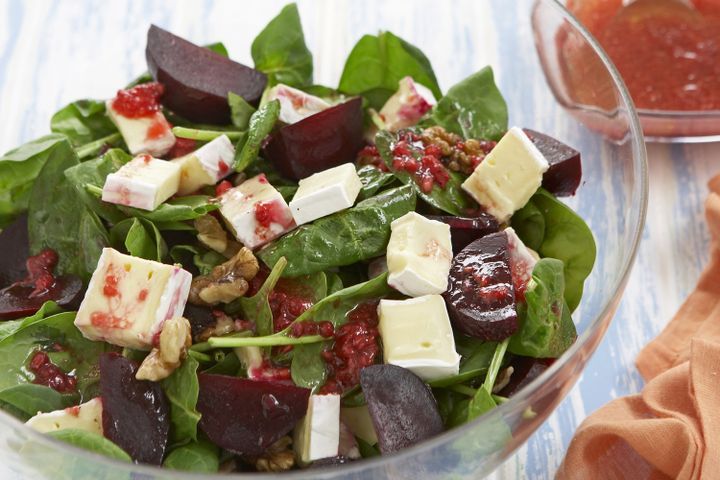 Cooking Salads Beetroot, spinach & raspberry salad