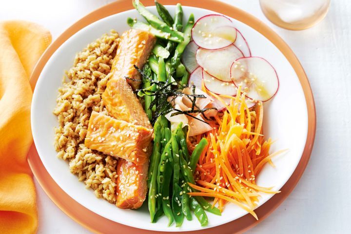 Cooking Salads Brown rice and smoked salmon salad bowl