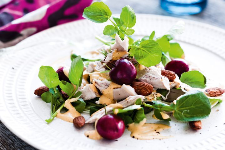 Cooking Salads Chicken, cherry and almond salad