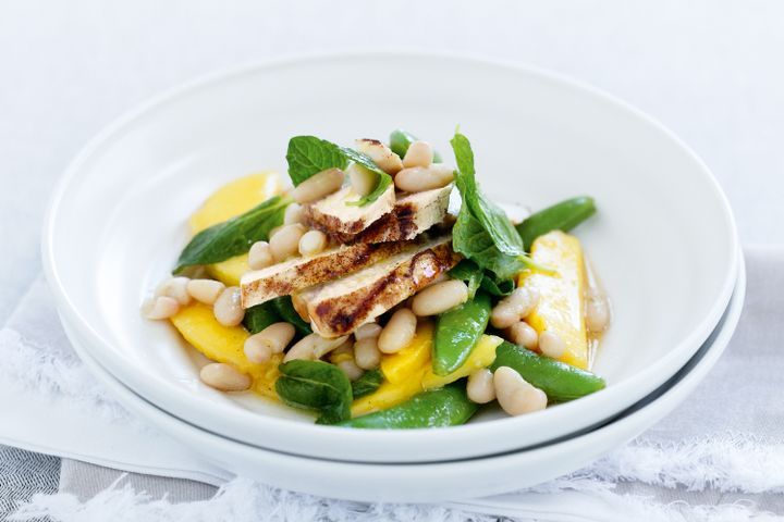 Cooking Salads Chicken and mango salad