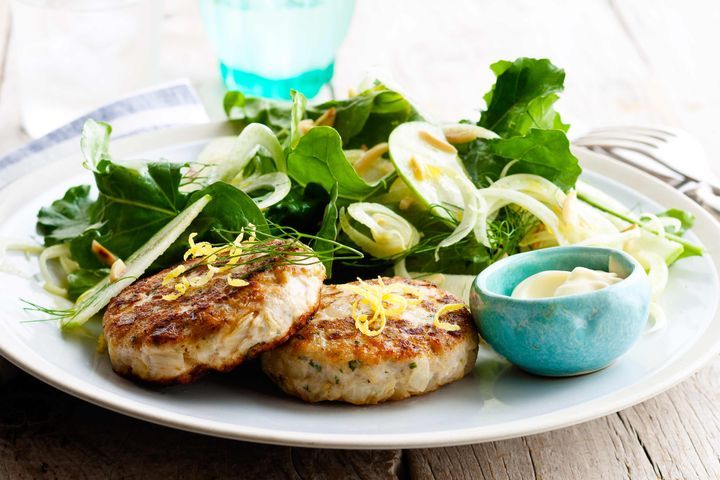 Cooking Salads Chicken and tarragon patties with fennel and apple salad