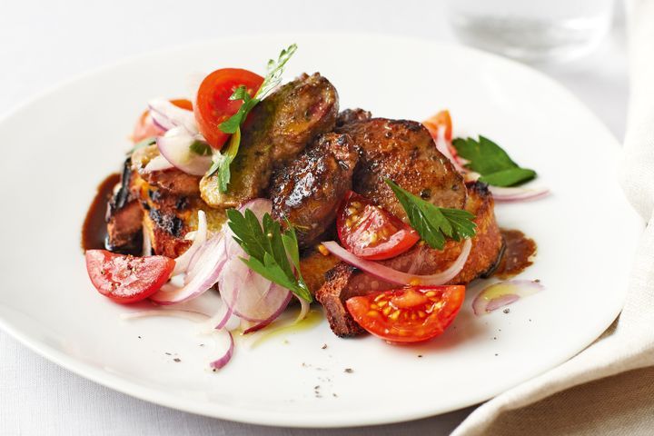 Cooking Salads Chicken livers with tomato, onion & parsley salad