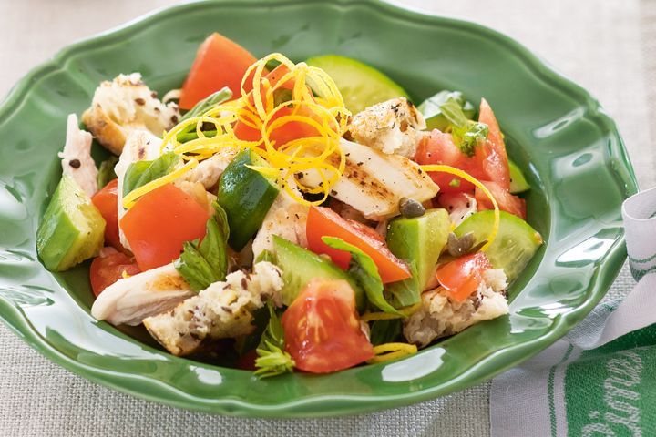 Cooking Salads Chicken salad with tomato, capers and garlic croutons