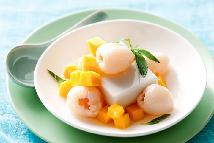 Cooking Salads Coconut pudding with lychee and mango salad