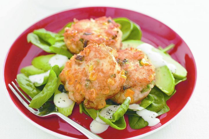 Cooking Salads Crab and corn cakes with spinach and avocado salad