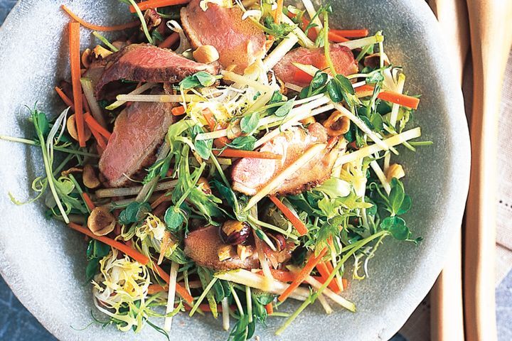 Cooking Salads Duck and hazelnut salad with red wine vinegar dressing