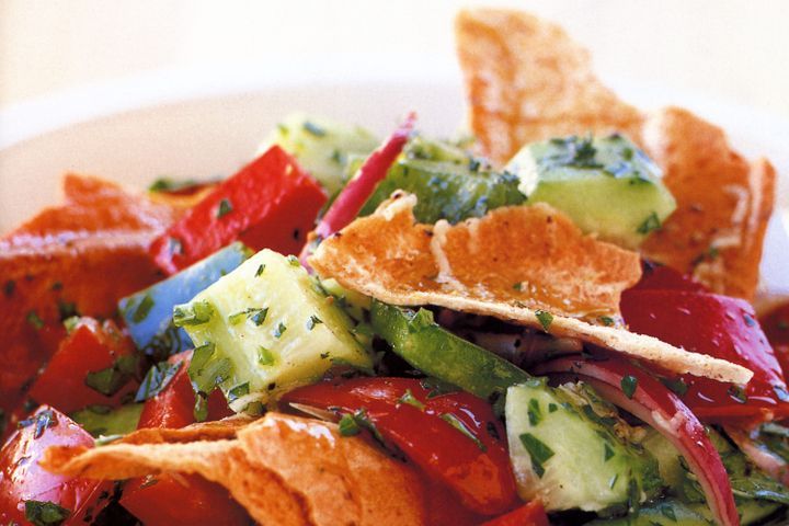 Cooking Salads Fattoush (Middle Eastern bread salad)