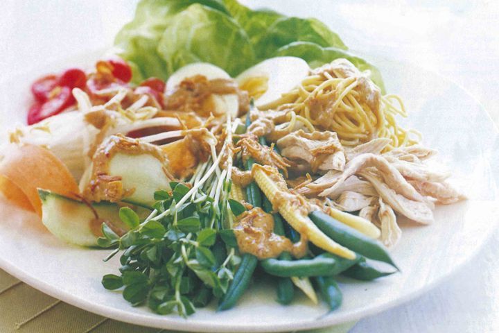 Cooking Salads Gado-gado salad with chicken