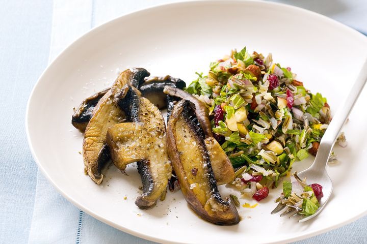 Cooking Salads Garlic mushrooms with wild rice salad