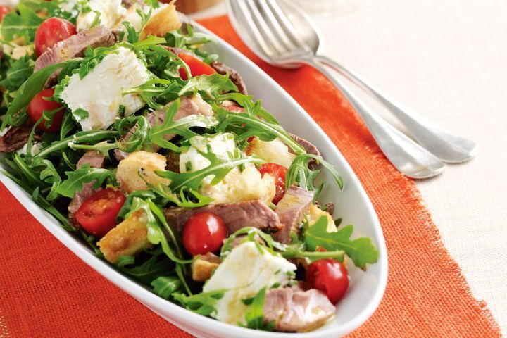 Cooking Salads Goats cheese and beef salad